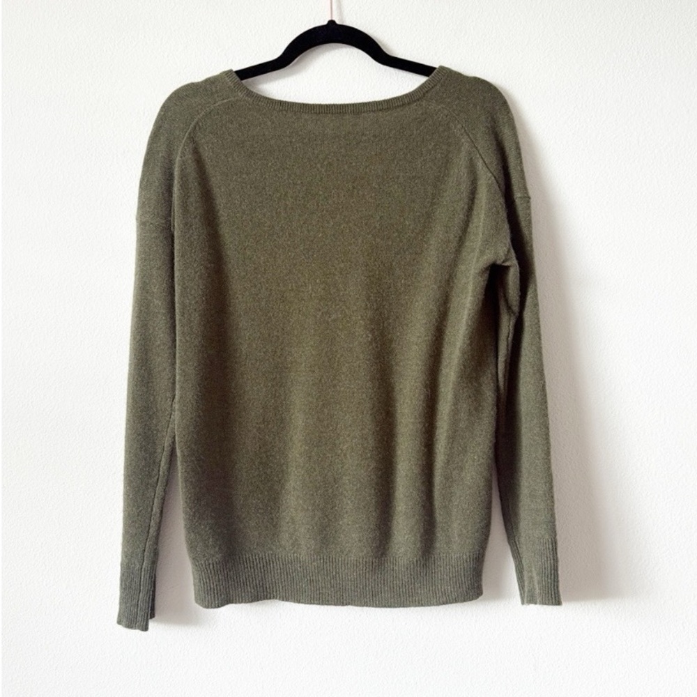 100% Cashmere Olive Green V-Neck Women's Sweater - Picture 8 of 16